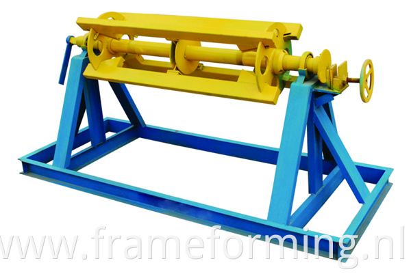 roof panel forming machine